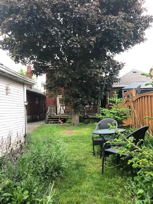 Entire Suite: Private Basement Studio Apartment! Toronto Apartamento