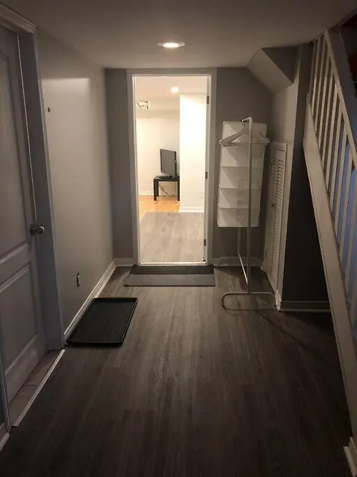 Entire Suite: Private Basement Studio Apartment! Toronto