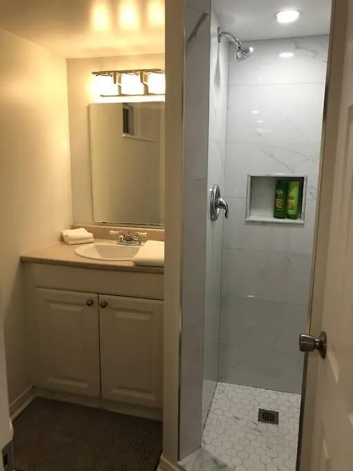 Entire Suite: Private Basement Studio Apartment! Toronto Apartment