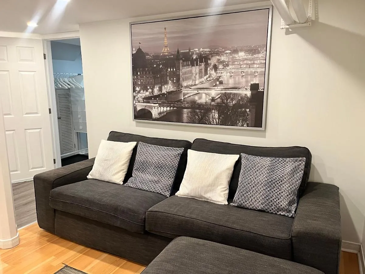 Apartment Entire Suite: Private Basement Studio Apartment! Toronto